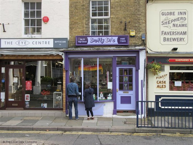 Photograph of the shop front of Dotty Di's yarn shop and its neighbours.