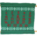 Machine-knitted Christmas crackers