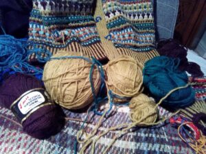 Yarn and knitted swatches in the Bohus style